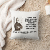 スワミ・ヴィヴェカナンダの男性が不死の材料に達した クッション (ブランケット)