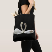 スワンスハート – ブラックトート トートバッグ (クローズアップ)