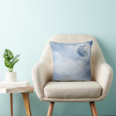 スワンズの幻想的な青飛んでいる空 クッション (椅子)