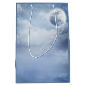 スワンズの幻想的な青飛んでいる空 ミディアムペーパーバッグ (正面)