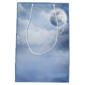 スワンズの幻想的な青飛んでいる空 ミディアムペーパーバッグ (裏面)