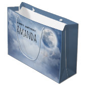 スワンズの美しい青飛んでいるい空誕生日 ラージペーパーバッグ (正面アングル)