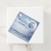 スワンズ赤ちゃんシャワー飛んでいる付きの幻想的な青空 フェイバータグ (インサイチュ)