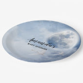 スワンズ赤ちゃんシャワー飛んでいる付きの幻想的な青空 ペーパープレート (アングル)