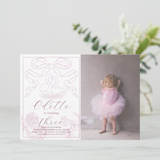 スワンピンクトイレデジュイガールフォト誕生日 招待状 (スタンド正面)