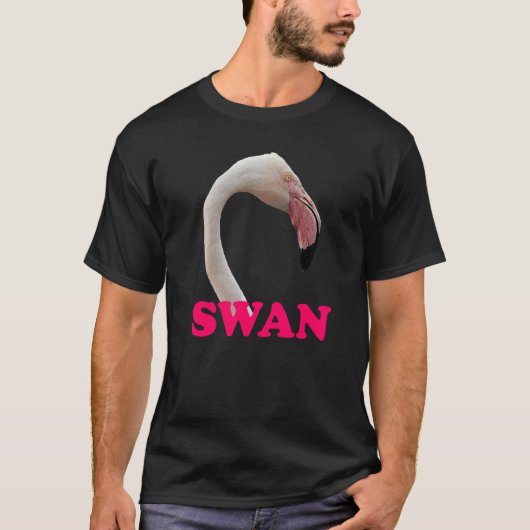 スワンピンクFlamingo混乱いたずらミームアダルトフモ Tシャツ (正面)