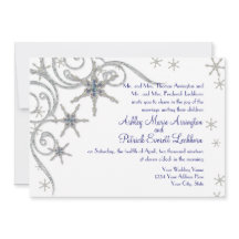 スワールのカードにきらきら光る入った冬の雪の結婚結晶の宝石