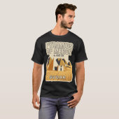 スーダンのメロエのピラミッド 伝統的な旅行ポスター レトロ Tシャツ (正面フル)