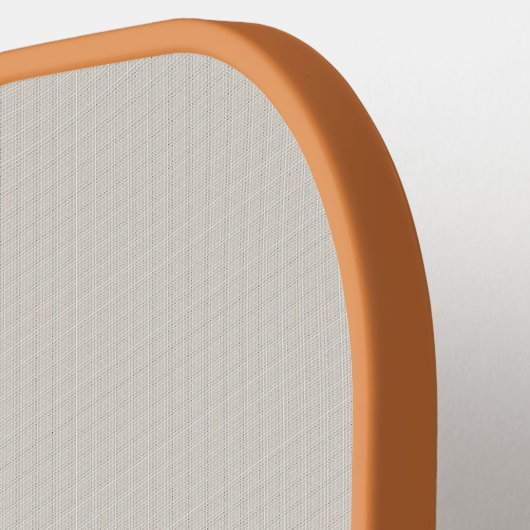 スーツとネクタイを着た男性の黒と白の写真 ピックルボールラケット (左詳細)