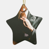 スーツのビジネスマンのタイの影効果 セラミックオーナメント (左)