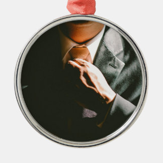 スーツのビジネスマンのタイの影効果 メタルオーナメント