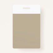 スーツを着て壁の前に立っている男性 バッジ (裏面)