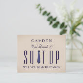 スーツアップ！あなたが私のベストマンになってくれる？グリッター招待状 招待状 (スタンド正面)