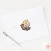 スーツケースにステッカーを貼った子ども ラウンドシール (封筒)