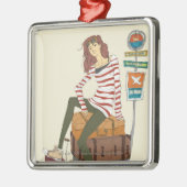 スーツケースに坐る若い女性のポートレート メタルオーナメント (左)