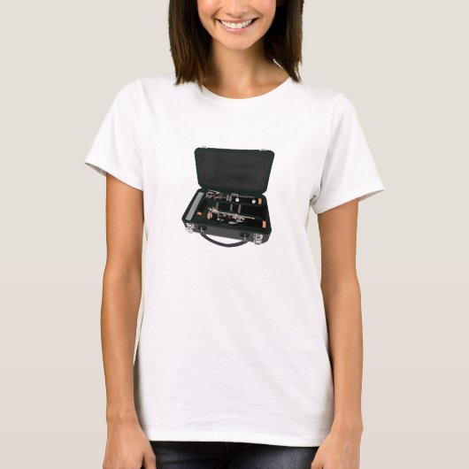 スーツケースの中で分解されたクラリネット Tシャツ (正面)