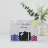 スーツケースを持って冒険をする ポストカード (スタンド正面)