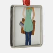 スーツケースを持つブロンドの女性 メタルオーナメント (右)