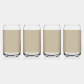 スーツ企業のとネクタイを着ているビジネスマンと一緒に見る ガラス缶 (左)