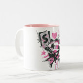 スーパーガールがこぼれ落ち、走り書きのコラージュ ツートーンマグカップ (正面左)