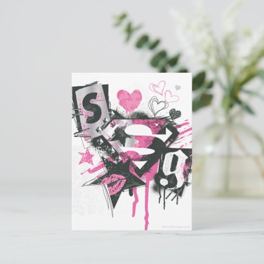 スーパーガールがこぼれ落ち、走り書きのコラージュ ポストカード (スタンド正面)