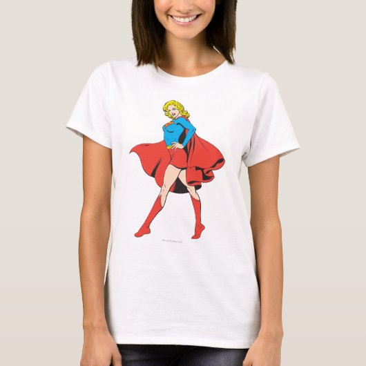 スーパーガールがポーズをとる Tシャツ (正面)