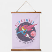 スーパーガールアウトオブザワールドレトログラフィック 吊り下げ型タペストリー (正面)