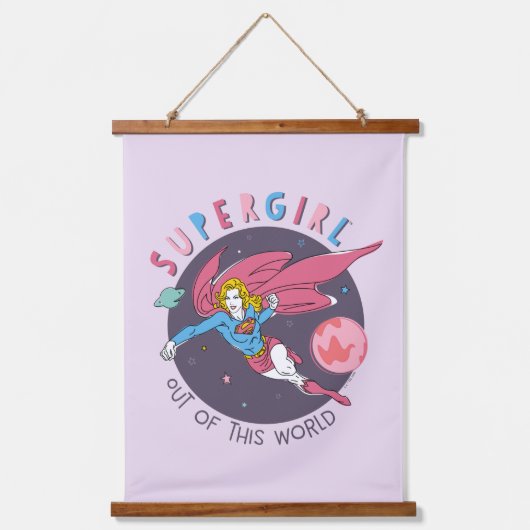 スーパーガールアウトオブザワールドレトログラフィック 吊り下げ型タペストリー (正面)