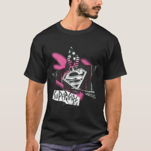 スーパーガールピンクスプレー絵を描ススター Tシャツ