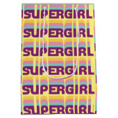 スーパーガールレトロカラーシフトグラフィック ミディアムペーパーバッグ (裏面)