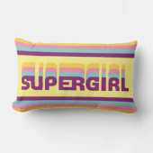 スーパーガールレトロカラーシフトグラフィック ランバークッション (正面)