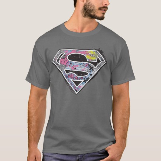 スーパーガールロゴコラージュ Tシャツ (正面)