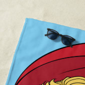 スーパーガール飛んでいるアップターイラストレーション ビーチタオル (インサイチュ)