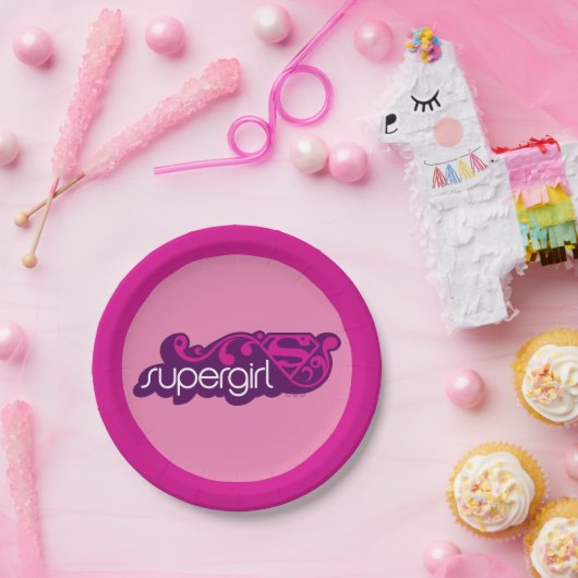 スーパーガールGroovy名とSシールド ペーパープレート (パーティー)