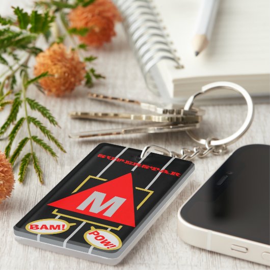 スーパースター漫画モノグラムブラックレッド キーホルダー (正面右)