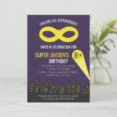 スーパーヒーローのテーマの誕生日のパーティの招待状 招待状 (スタンド正面)