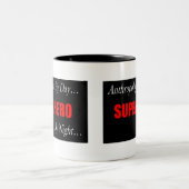 スーパーヒーローの人類学者のマグ ツートーンマグカップ (中央)