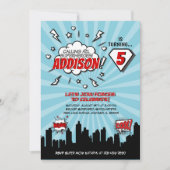 スーパーヒーローの喜劇的な誕生日のパーティの招待状 招待状 (正面)