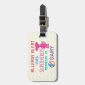 スーパーヒーローの女の子の酪農場のアレルギーのパーソナライズな子供 ラゲッジタグ (正面縦)
