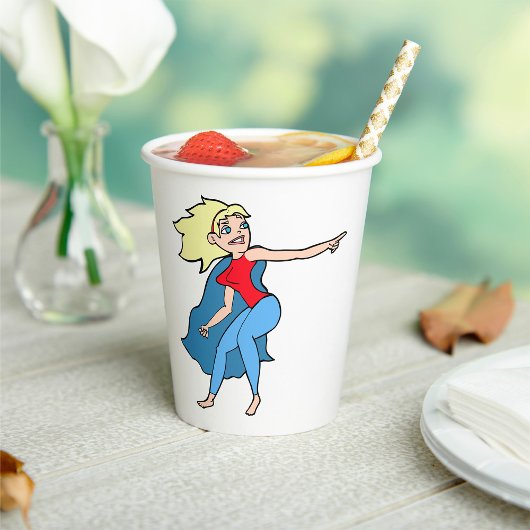 スーパーヒーローの女性 紙コップ