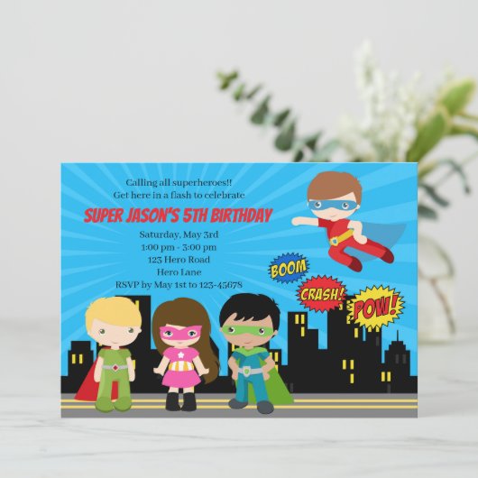 スーパーヒーローの誕生日の招待状(明るい色) 招待状 (スタンド正面)