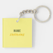 スーパーヒーローイエローアクリルキーチェーンバイアディラ・アコー キーホルダー (裏面)