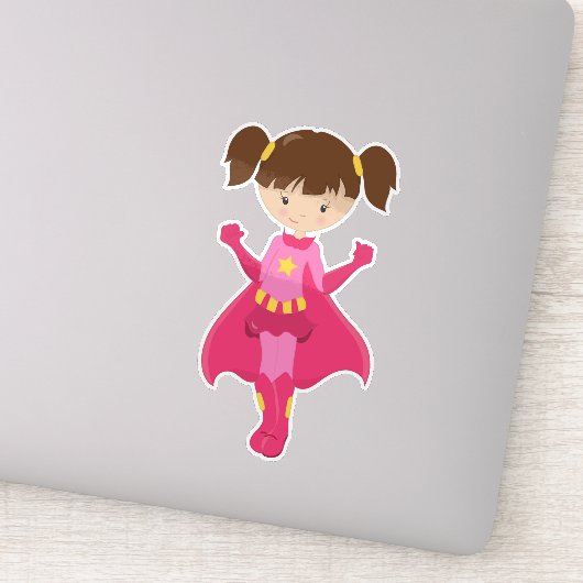 スーパーヒーローガール、ブラウンヘア、ピンクケープ、かわいい女の子 シール (詳細)