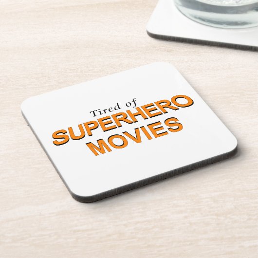 スーパーヒーロー映画にうんざりしている コースター (左側)