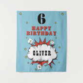 スーパーヒーロー漫画の吹き出し少年誕生日パーティー タペストリー (正面)