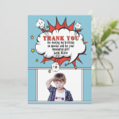スーパーヒーロー漫画の吹き出し少年誕生日 サンキューカード (スタンド正面)
