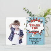 スーパーヒーロー漫画スピーチバブルボーイフォト誕生日 サンキューカード (スタンド正面)