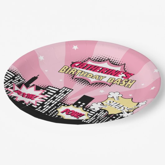 スーパーヒーロー漫画ブックスタイルガールピンク誕生日 ペーパープレート (アングル)