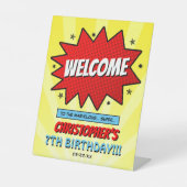 スーパーヒーロー漫画ブック任意の年齢誕生日へようこそ 台座サイン (正面)