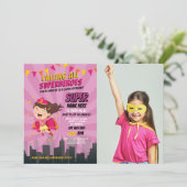 スーパーヒーロー誕生日ピンクガールズすごい写真 招待状 (スタンド正面)